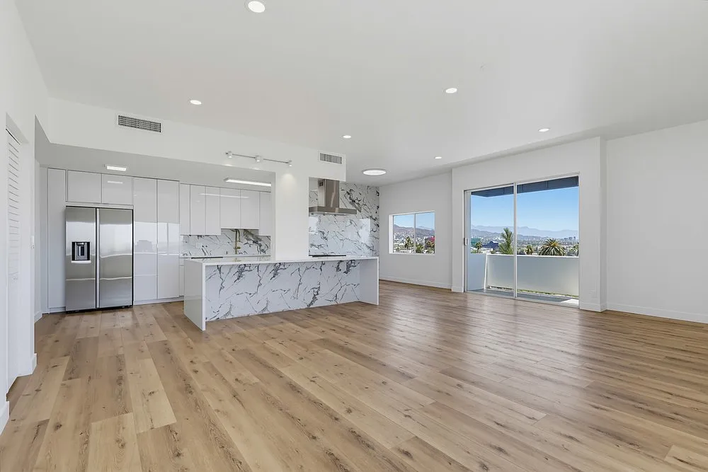 3 bed, 2000 sqft, $11,500 — Photo 2