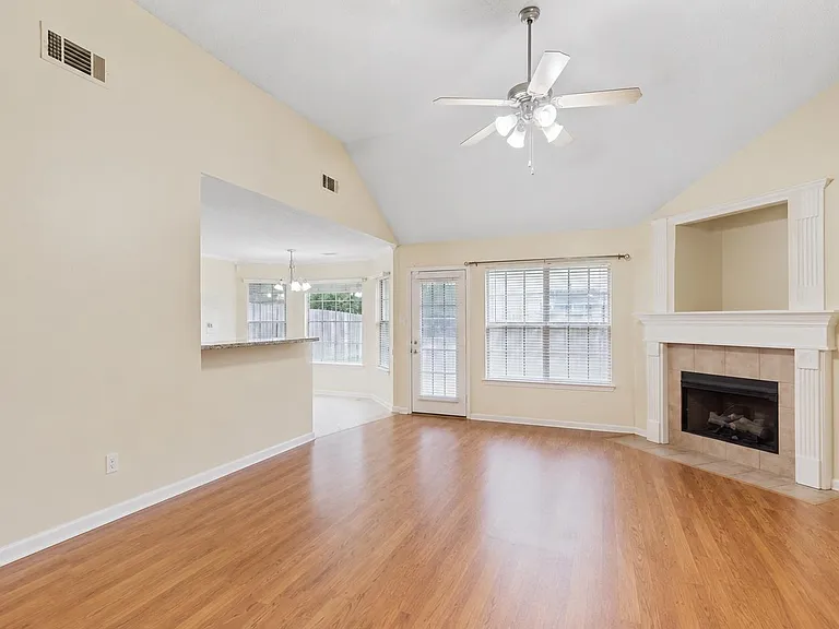 1654 Far Dr — Photo 3