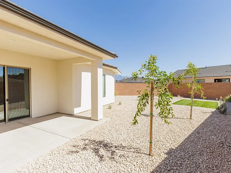 419 S 2250 W — Photo 26