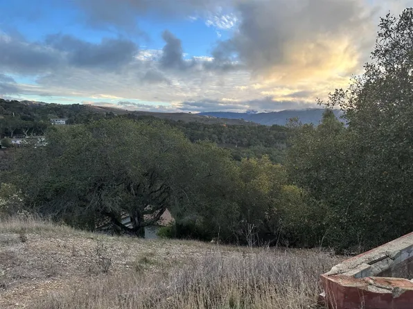 26135 Zdan Rd, Carmel Valley, CA 93924
