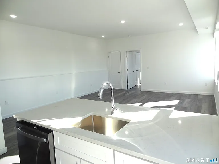 2806 Fairfield Ave #207 — Photo 5