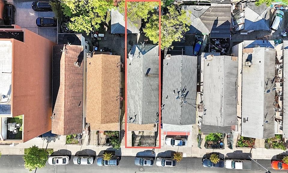 2nd image of 3048 Brighton 4th Street