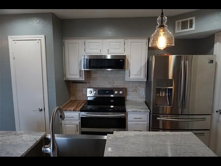 714 E Wall St #106 — Photo 6