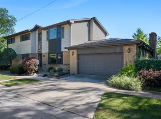 3701 Roth Ter, Skokie, IL 60076