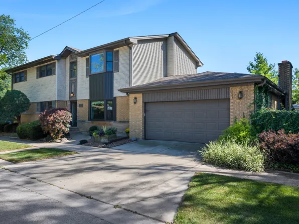 3701 Roth Ter, Skokie, IL 60076