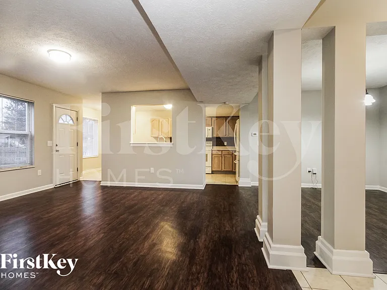 88 Bradford Ct — Photo 2
