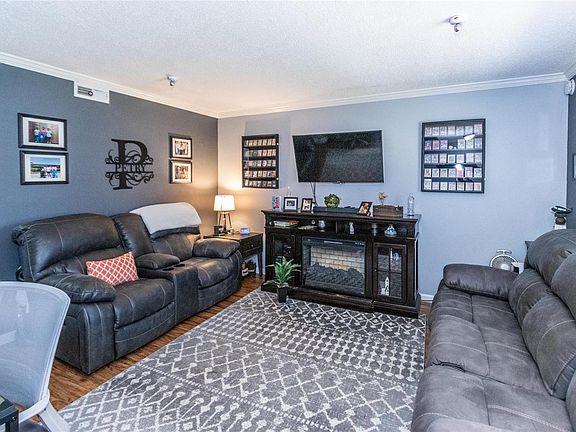 3rd image of 1831 Mansard Dr