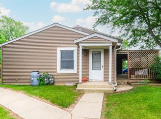 1532 E Stonehenge Dr, Sycamore, IL 60178