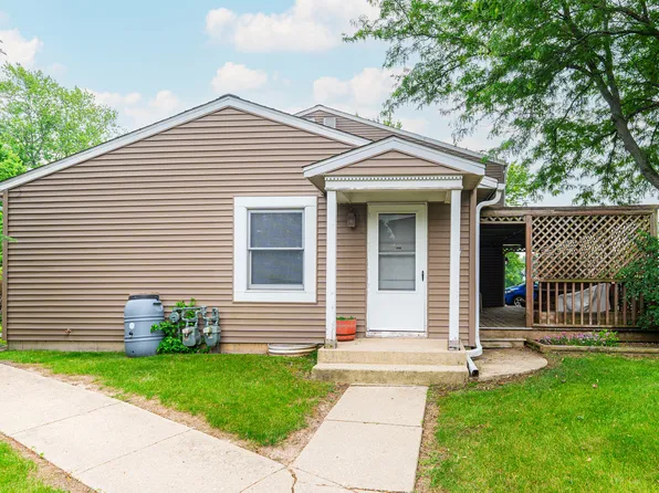 1532 E Stonehenge Dr, Sycamore, IL 60178