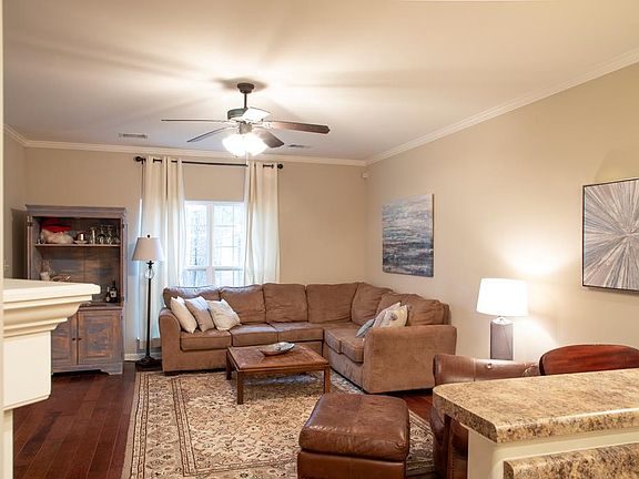 4th image of 302 Daniella Ln