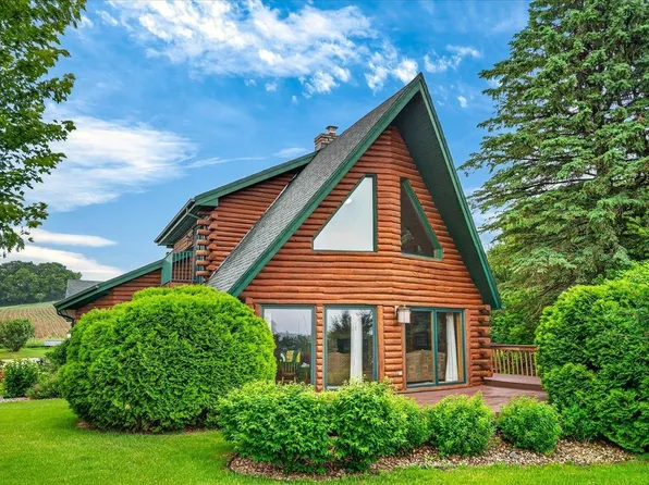 7943 Stagecoach Rd, Cross Plains, WI 53528