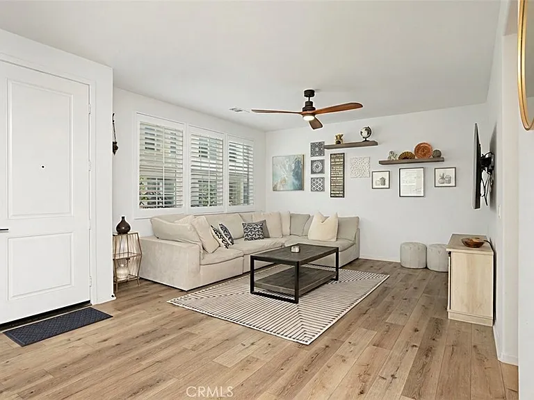 3305 E Midsummer Privado — Photo 11
