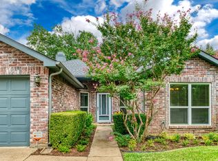 7804 Clover Leaf Dr, North Richland Hills, TX 76182