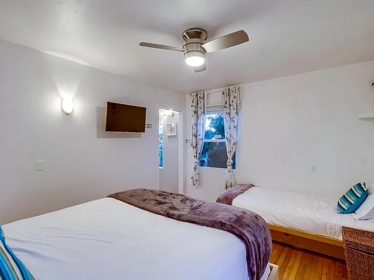 4624 Bermuda Ave — Photo 33