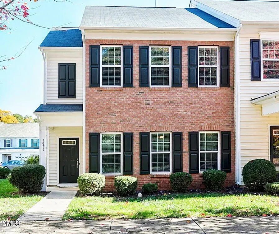 3 bed, 2.5 bath, 1794 sqft, $1,999 — Photo 1