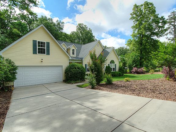 2nd image of 1301 Burtonwood Cres