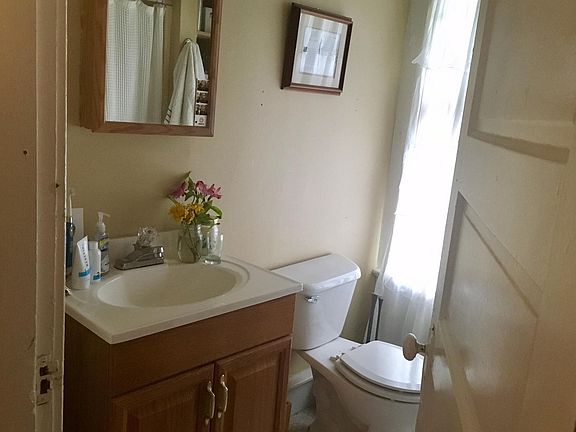 4th image of 610 N Pine St APT 3