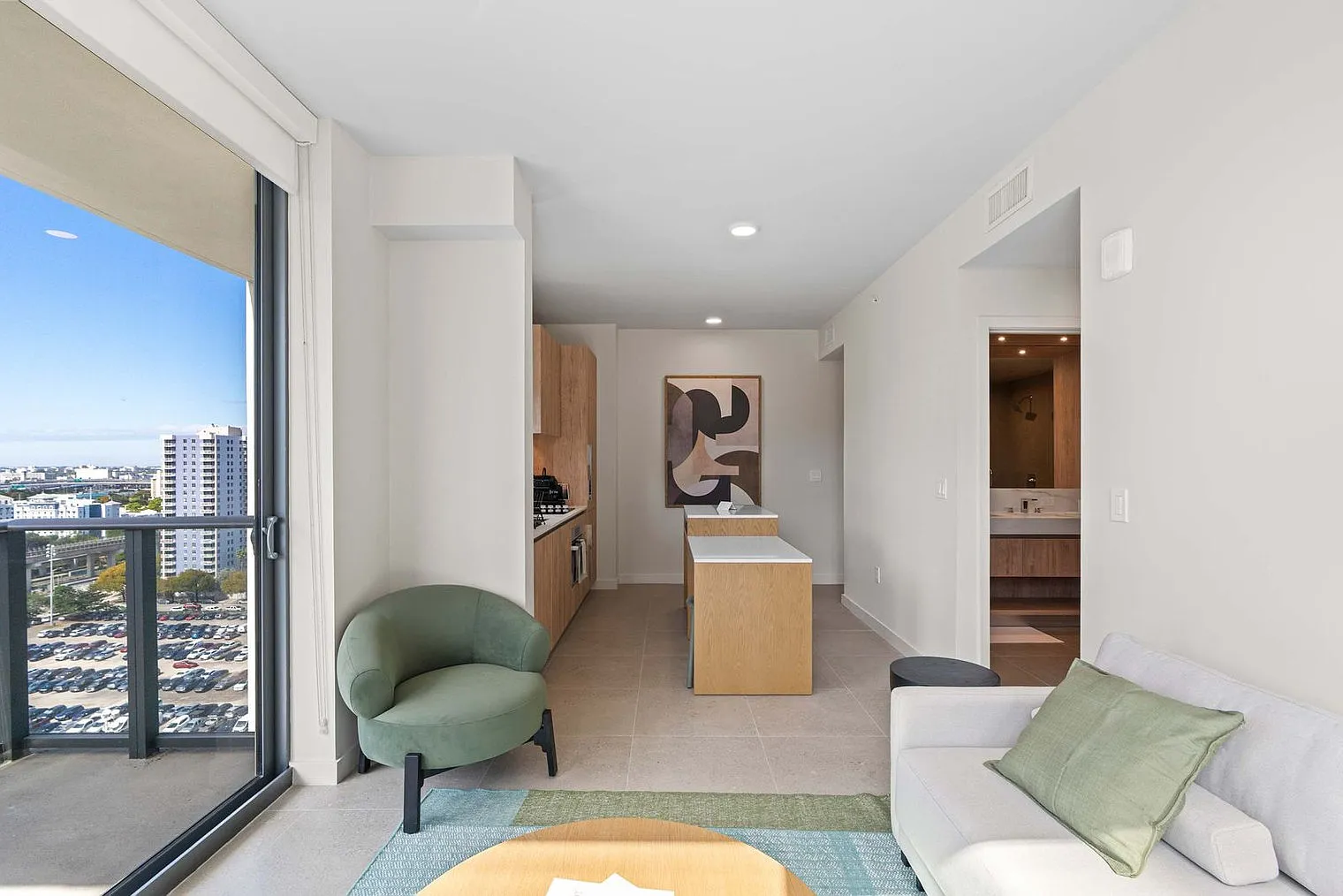 2 bed, 2.0 bath, 818 sqft, $3,501 — Photo 2