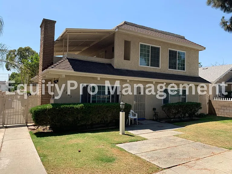 7243 Pickering Ave #D — Photo 11