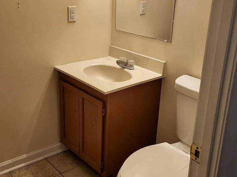 214 Castleton Ter — Photo 10