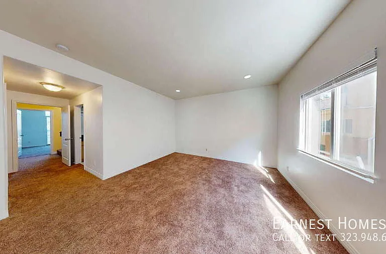 11622 Oxnard St — Photo 17