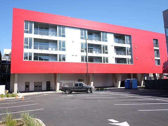 5th image of 495 Promenade Ave #407