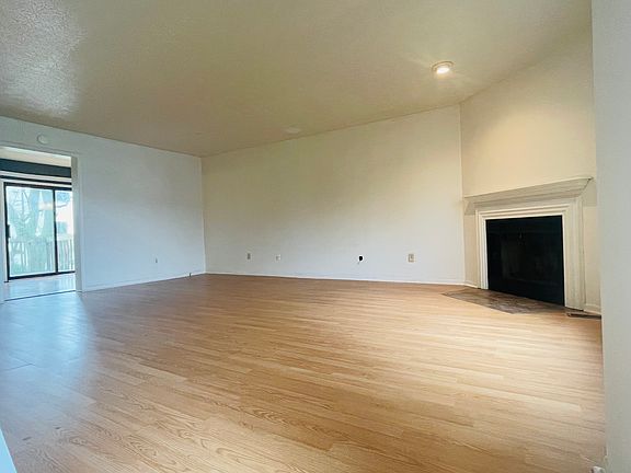 4th image of 5275 Wood Run Blvd