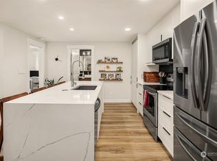 1300 University St APT 5C, Seattle, WA 98101