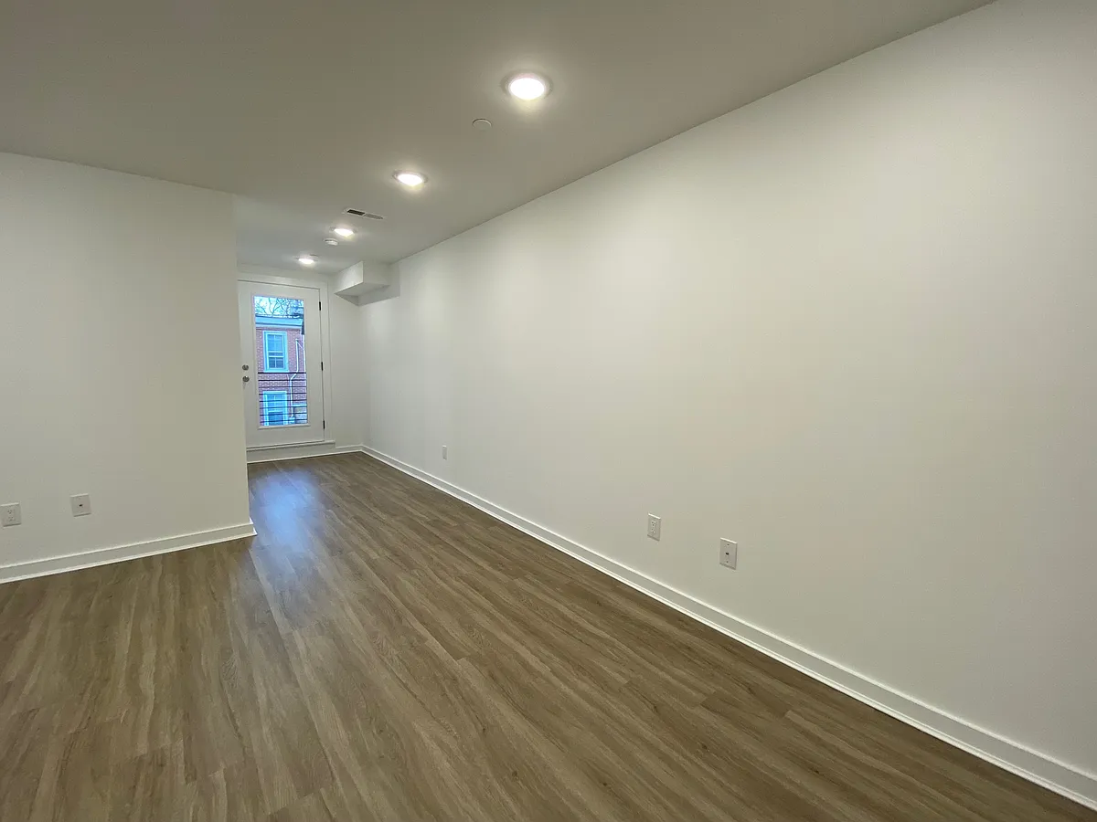 Photo 2 of 6 - 3932-36 Mount Vernon St #9 - Philadelphia, PA Building Photo - 3932-36 Mount Vernon St #9