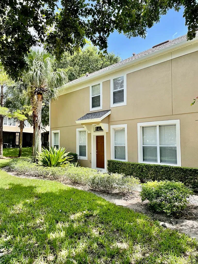 3 bed, 2.5 bath, 1665 sqft, $2,350 — Photo 2