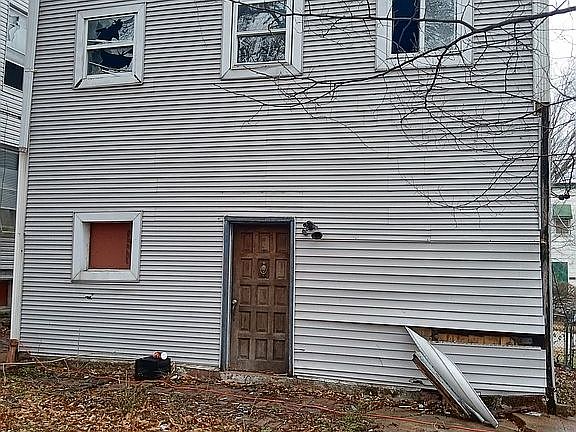 3rd image of 848 Canaan Ave
