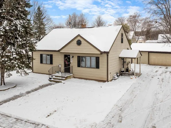 1021 Royal Blvd, Green Bay, WI 54303