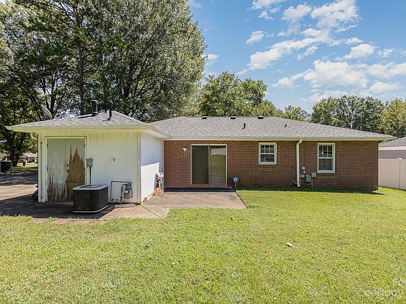 4th image of 6718 Woodfield Dr