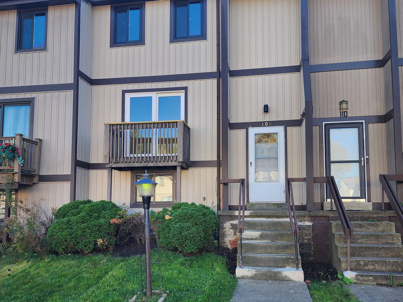 3 bed, 1.5 bath, $2,300 — Photo 2