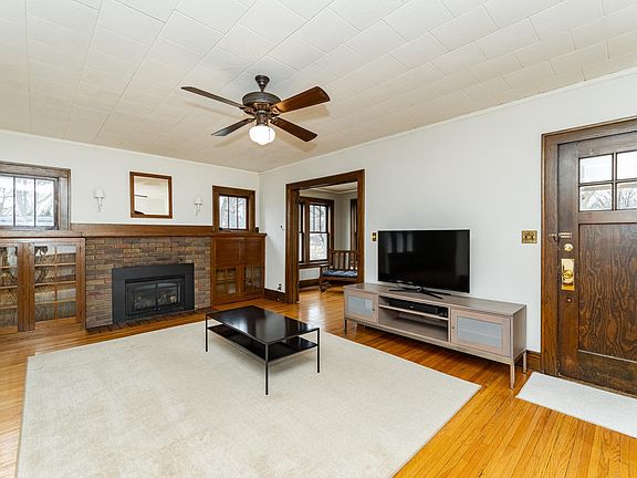 4th image of 616 5th Ave SW