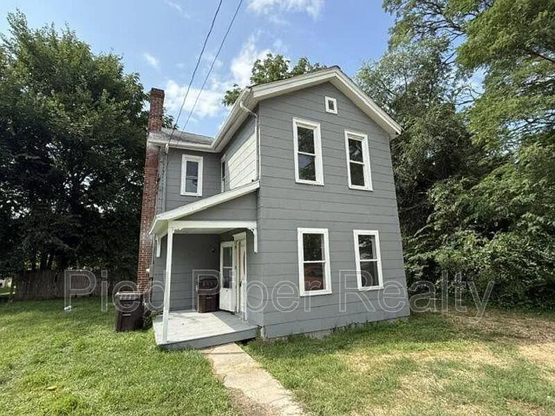 3 bed, 1.5 bath, 1207 sqft, $1,395 — Photo 2