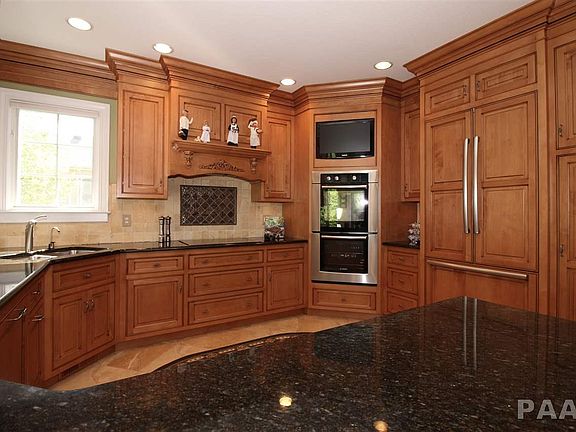 3rd image of 4111 Stonewater Dr