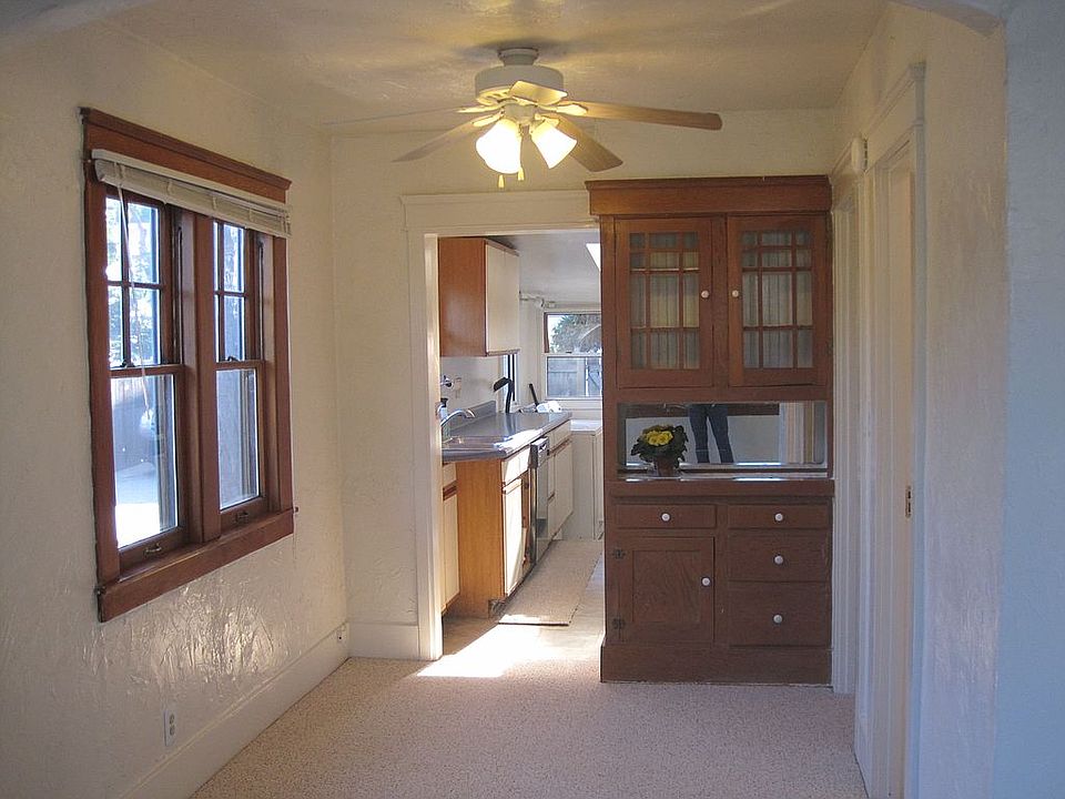 Unit A dining area