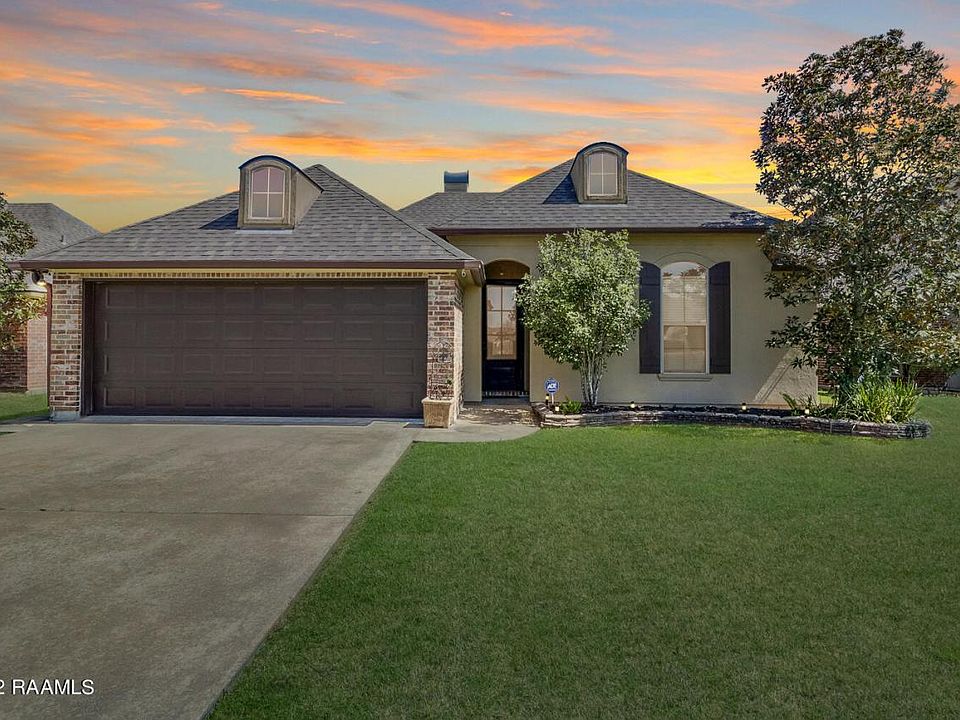 1st image of 202 Quiet Bluff Dr