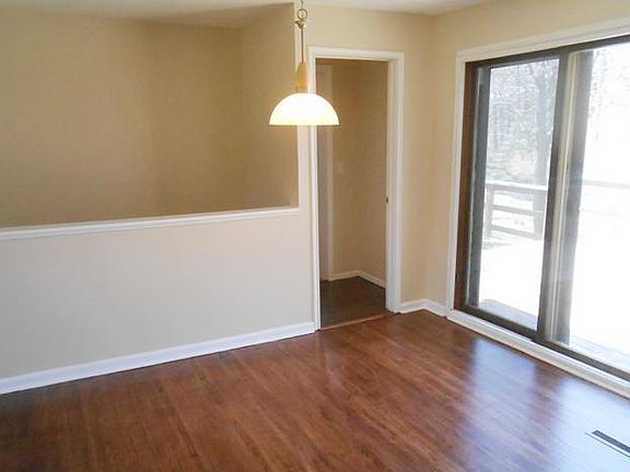 5th image of 21 Hillcrest Dr