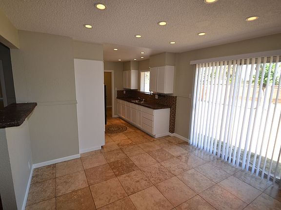 3rd image of 2299 Kenworthy Way