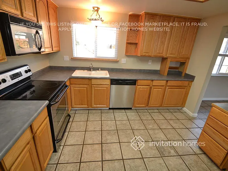 131 Bel Air Dr — Photo 2