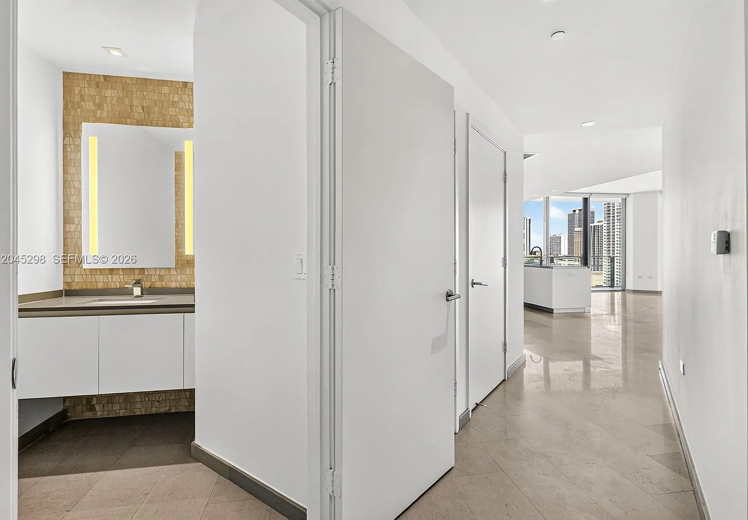 Rise Condo — Photo 2