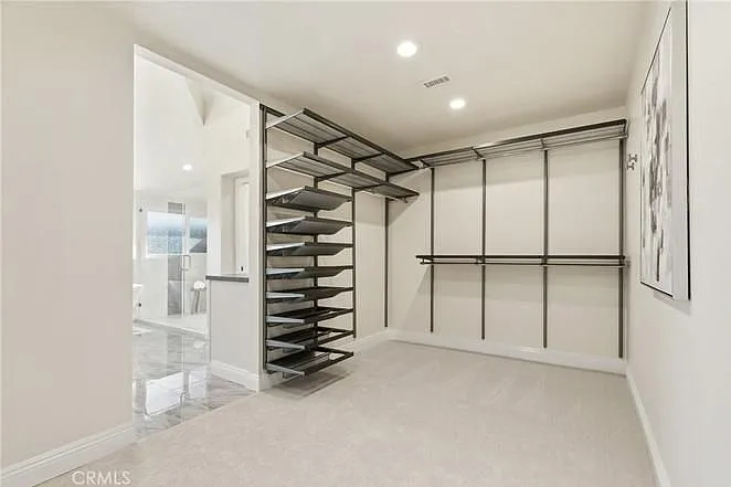 28 Starlight — Photo 12