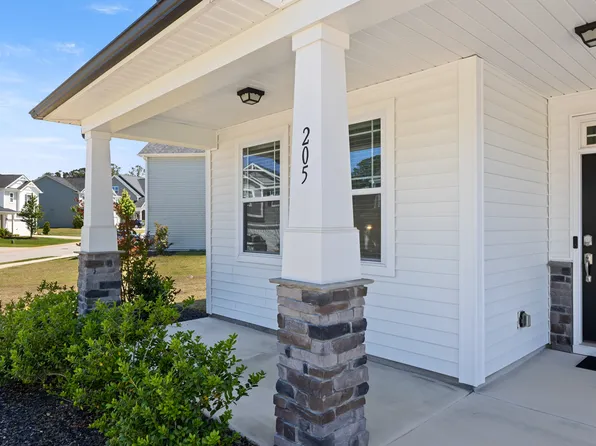 205 Mallard Loop Dr, Clayton, NC 27527