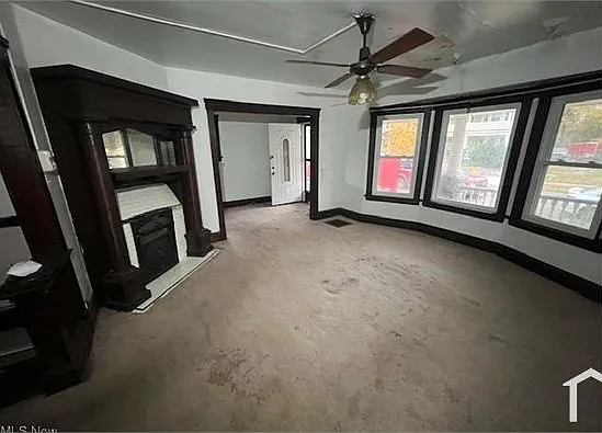 4 bed, 1300 sqft, $1,808 — Photo 2