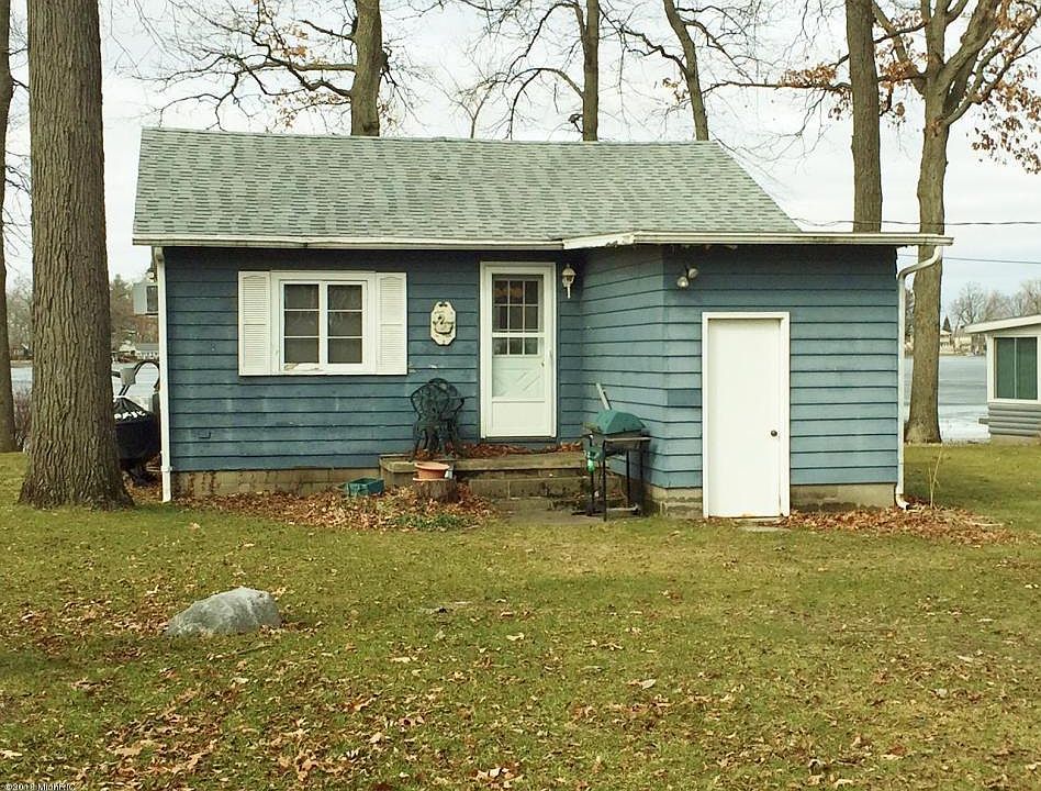 1st image of 16226 E Lake Dr