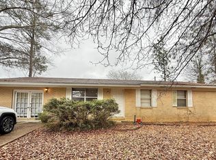 15 Park Ave, De Kalb, MS 39328