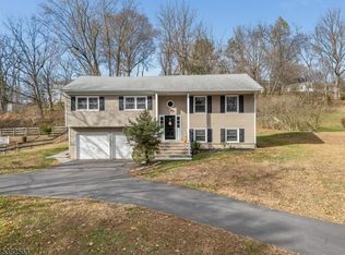 7 Hoffman Rd, High Bridge, NJ 08829