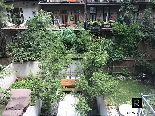 Sold by R New York | media 3